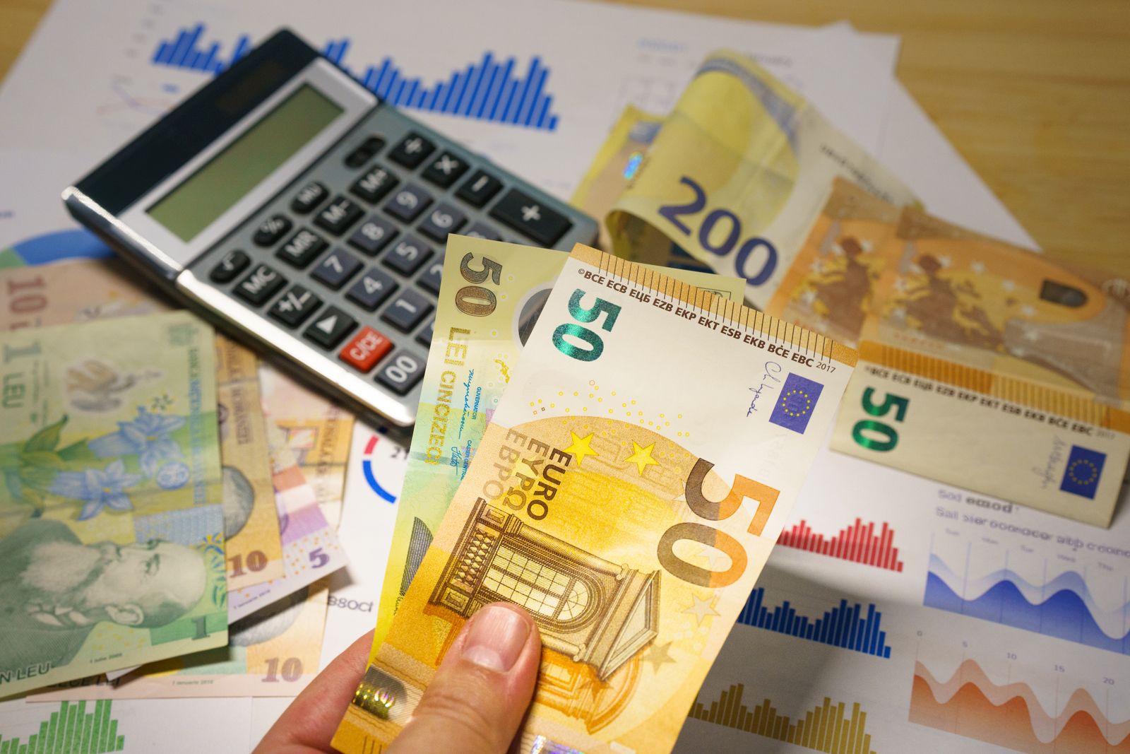 Eurobiljetten met een rekenmachine — bol.com commissietarieven berekenen
